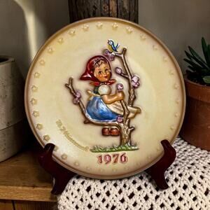 M.J. Hummel 6th Annual Plate 1976 “Apple Tree Girl Goebel W. Germany Collectible